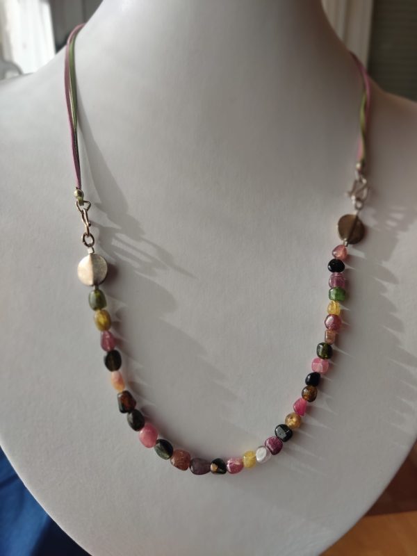 collar de turmalina con cordón de cuero